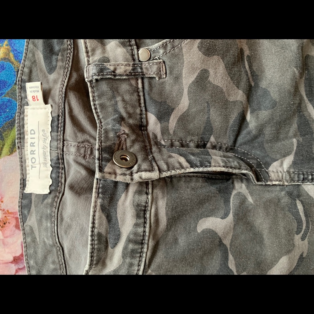 Gray Camo skinny pant